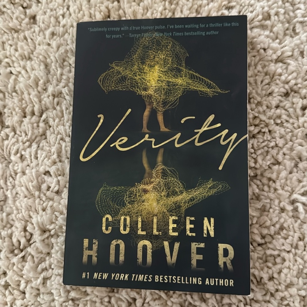 Verity - Colleen Hoover Paperback Suspenseful